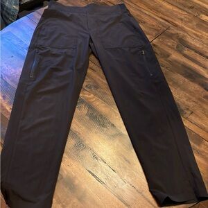 Athleta Brooklyn Ankle Pull on pants. Black. 6